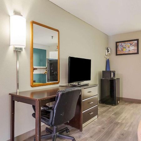 Econo Lodge Inn & Suites I-65 Brooks Bagian luar foto