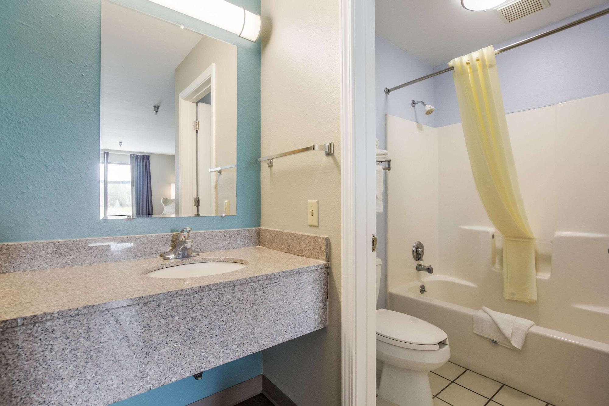 Econo Lodge Inn & Suites I-65 Brooks Bagian luar foto
