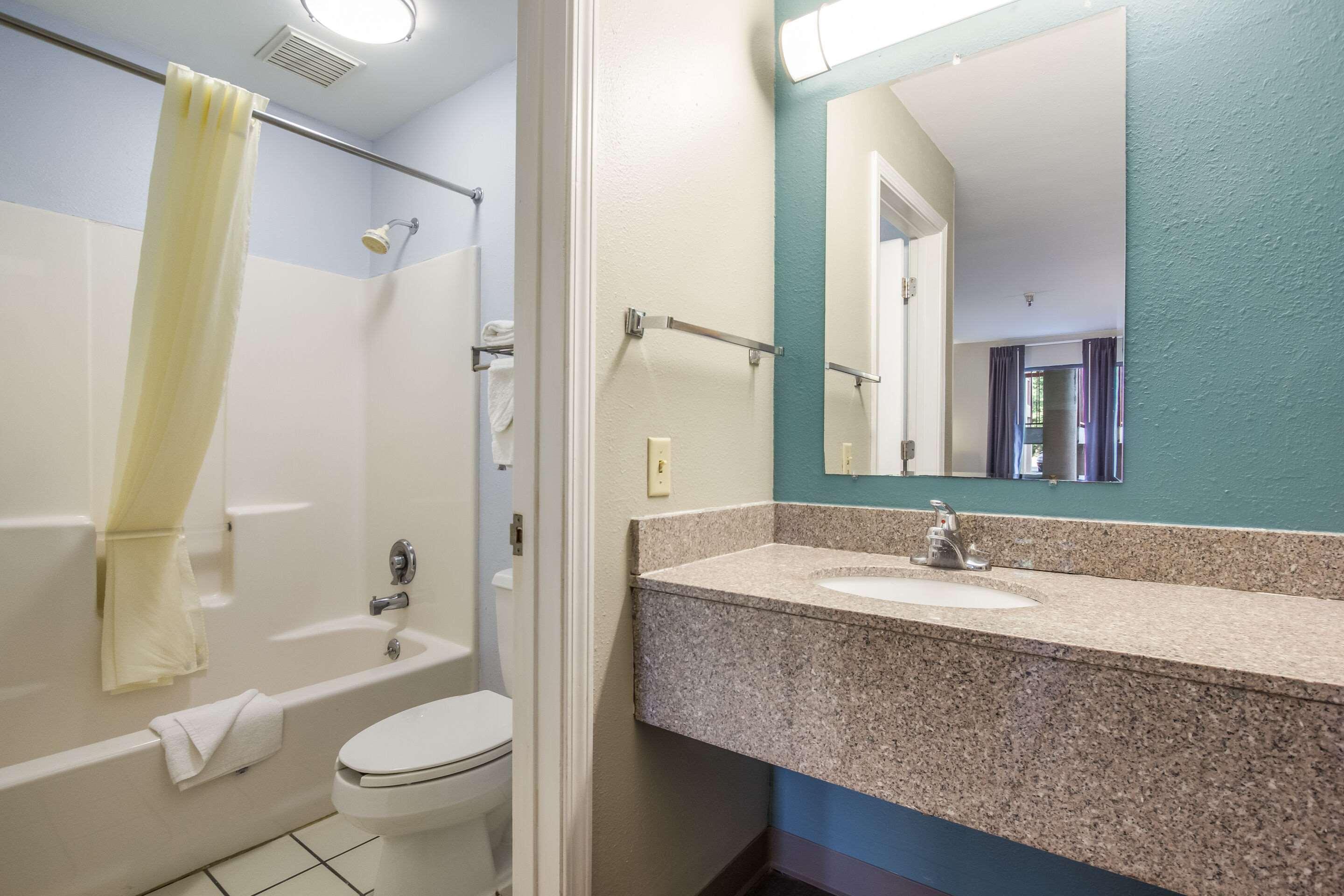 Econo Lodge Inn & Suites I-65 Brooks Bagian luar foto