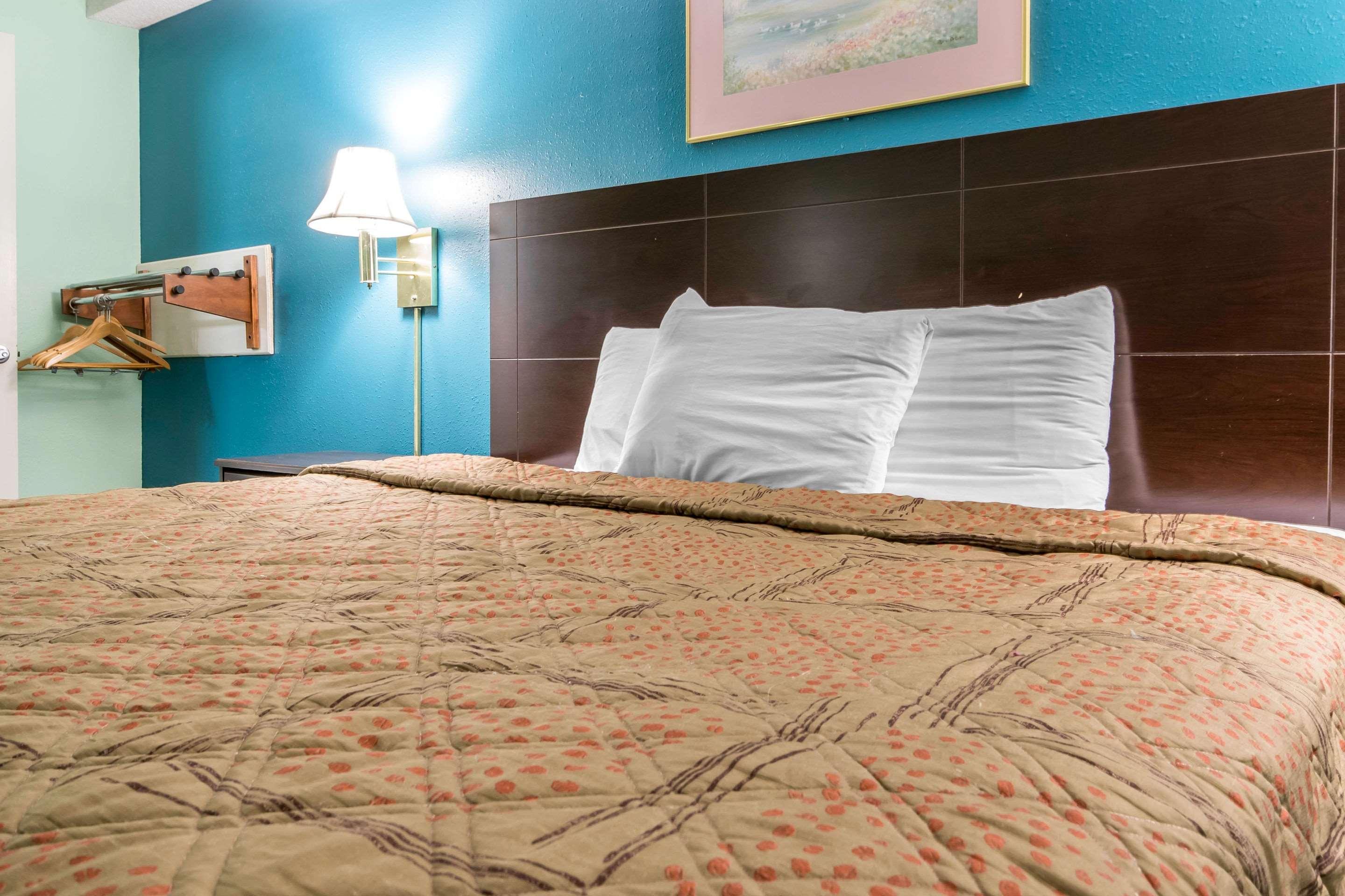 Econo Lodge Inn & Suites I-65 Brooks Bagian luar foto